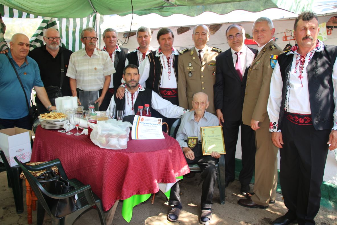 Veteran de război din județul Brăila aniversat la împlinirea vârstei de 105 ani