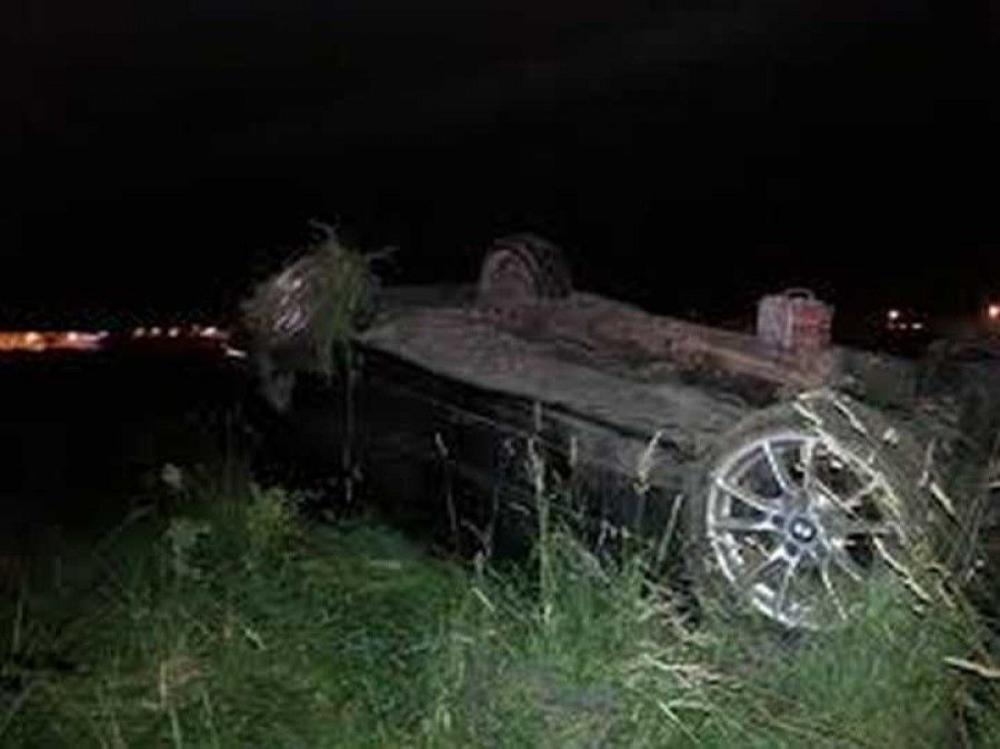 Un minor de 14 ani a luat autoturismul tatălui său și s-a răsturnat cu el pe DJ 203S