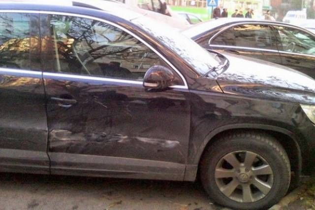 Un șofer brăilean, bine ”aghesmuit”, a lovit două autoturisme parcate, după care a fost oprit în trafic de polițiști