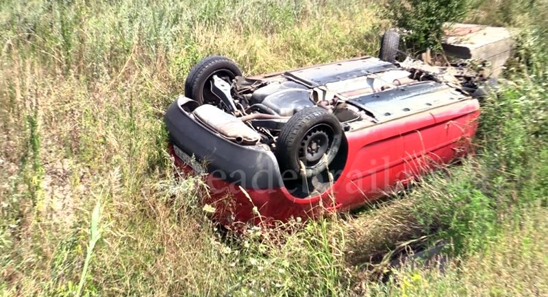 Un bărbat în vârstă de 70 de ani s-a răsturnat cu mașina în șanț!