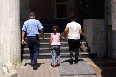 Se întâmplă în Brăila! La 74 de ani, un bărbat a încercat să violeze o fetiță! Copila a fost salvată de tatăl ei!