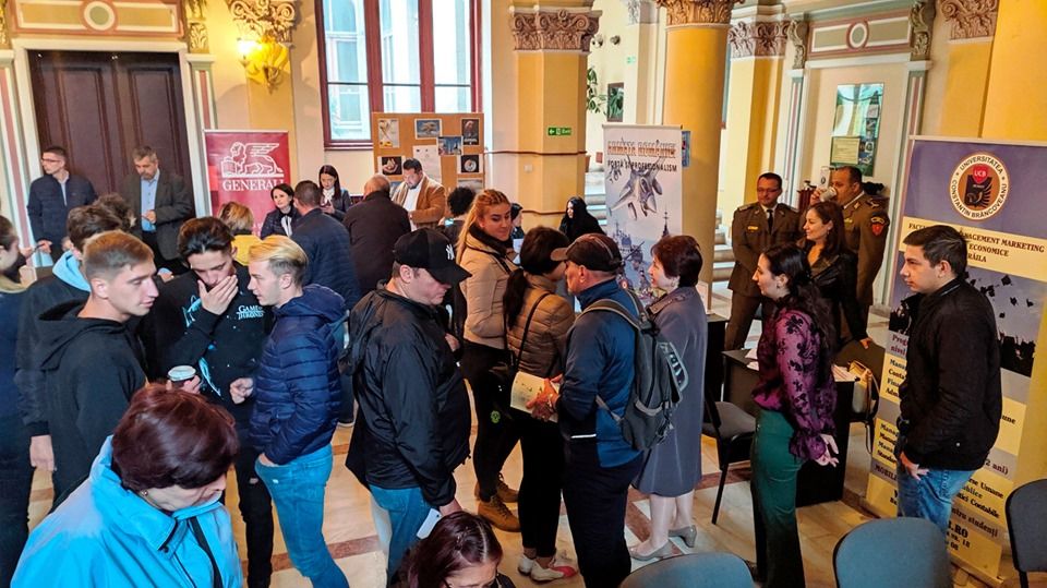Peste 200 de persoane interesate de un loc de muncă la Bursa locurilor de muncă pentru absolvenți
