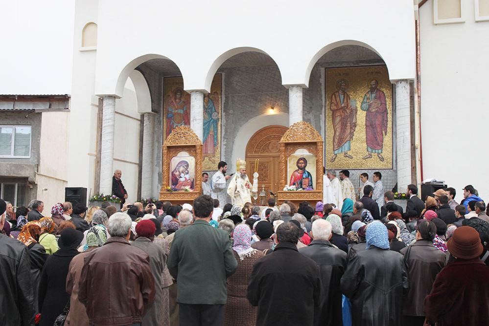 Sute de brăileni au trecut pragul Bisericii Sfânta Parascheva!