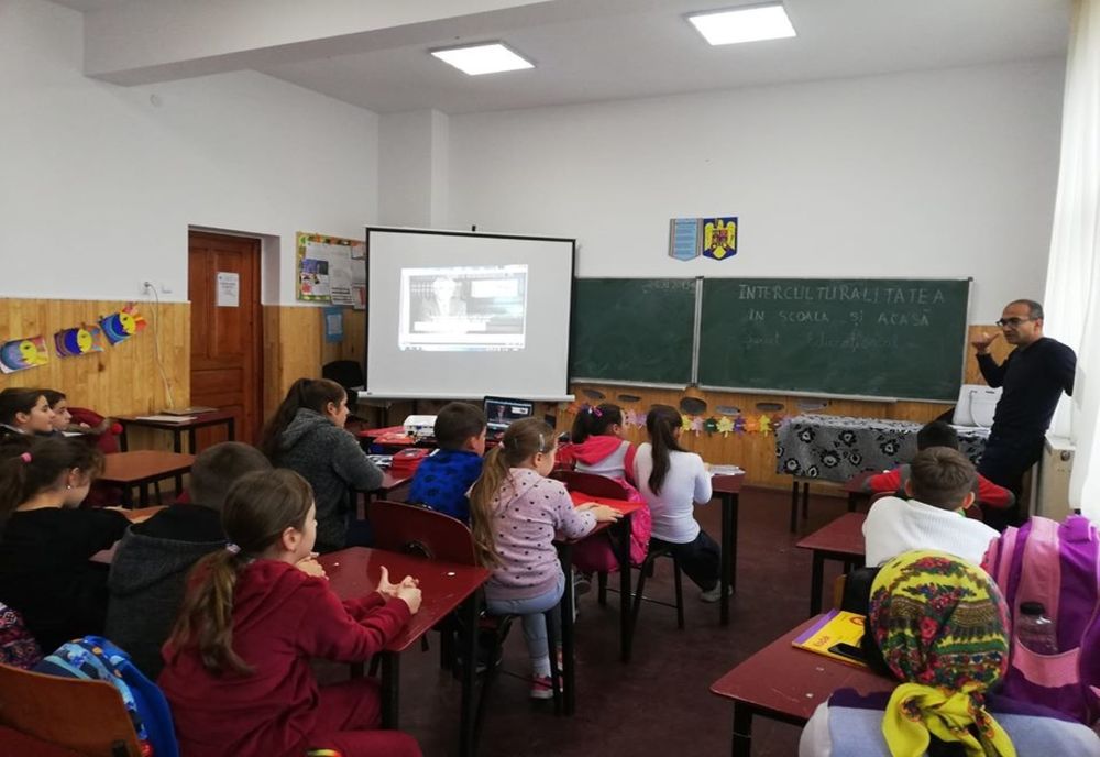 Poveştile cu tematică romă ajung la elevii din Brăila