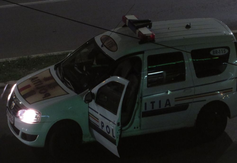 Prins fără permis, un tânăr a fugit de polițiști și a stat o noapte în arest