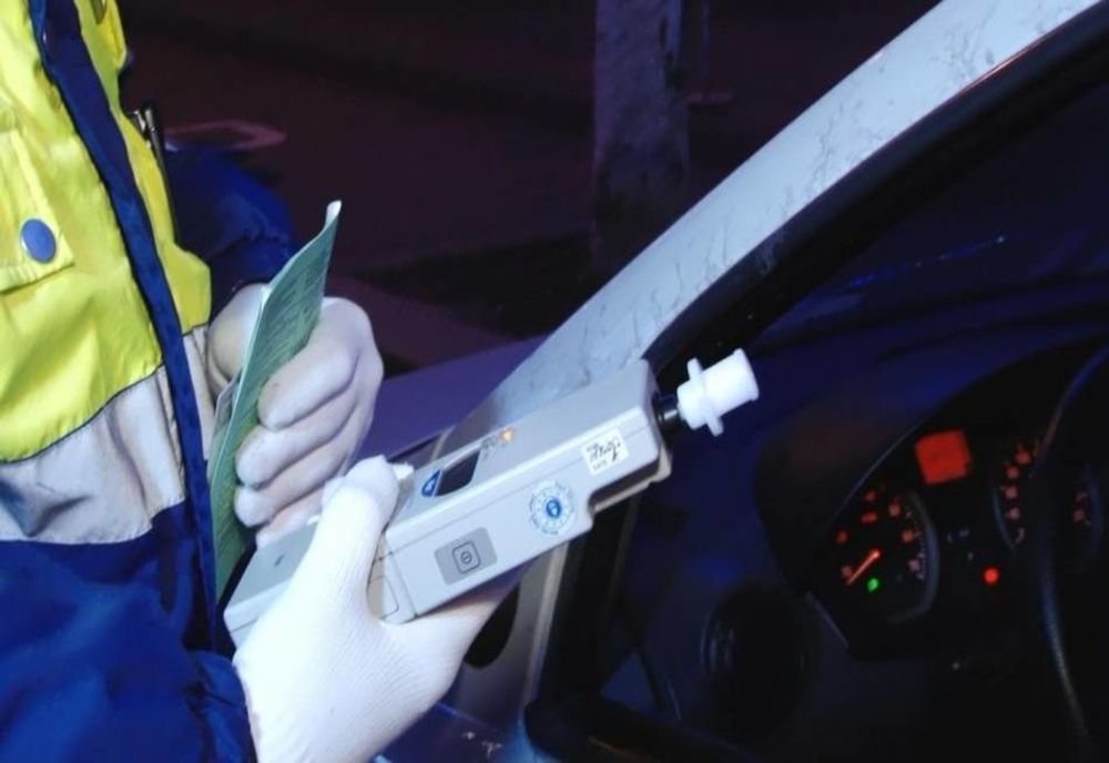 În toiul nopții, depistat de polițiști băut la volan
