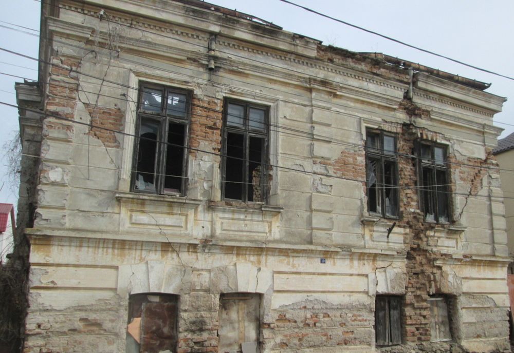 Amenzi pentru proprietarii de clădiri cu fațadele degradate