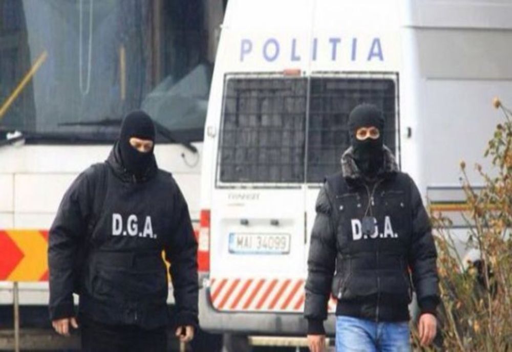 Percheziții la agenți de poliție de frontieră într-un dosar penal având ca obiect săvârșirea infracțiunii de contrabandă