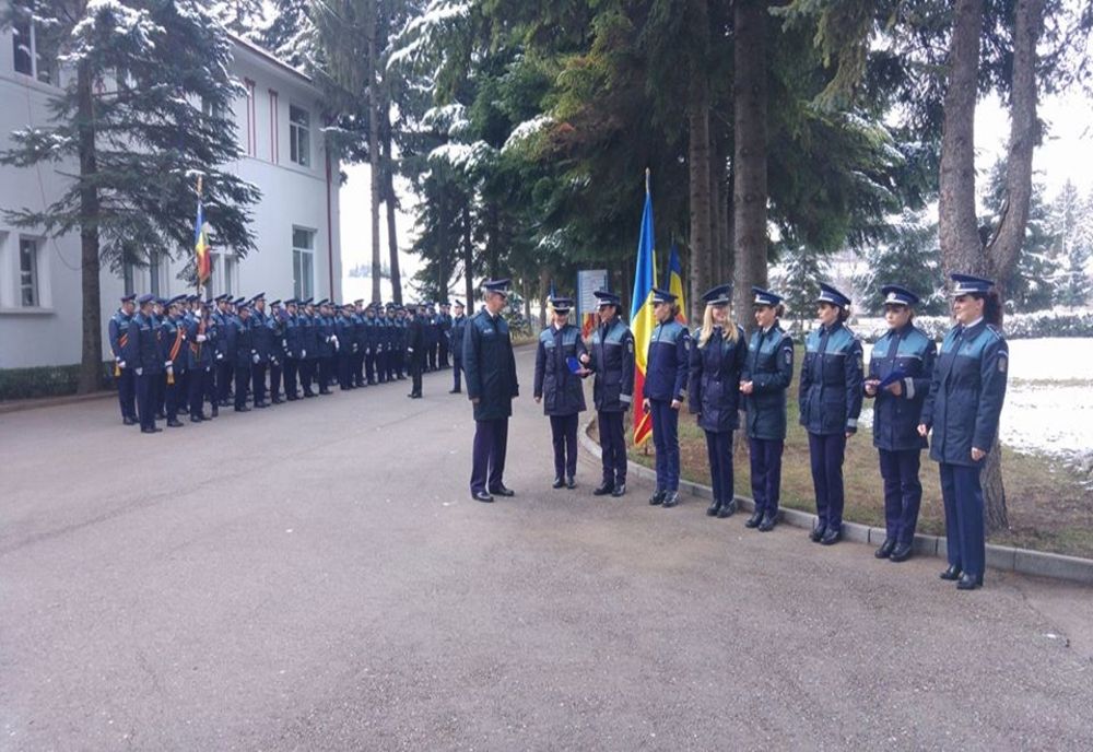 927 candidați admiși la Școlile de poliție din Câmpina și Cluj