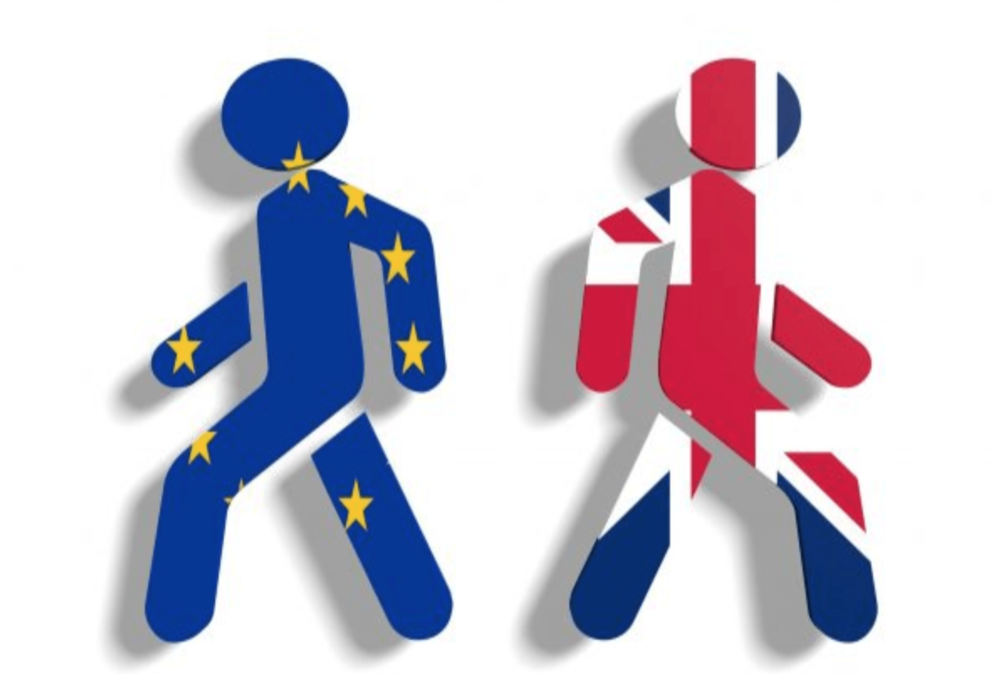 Încă 11 luni se mai călătoreşte cu cartea de identitate în şi dinspre Regatul Unit