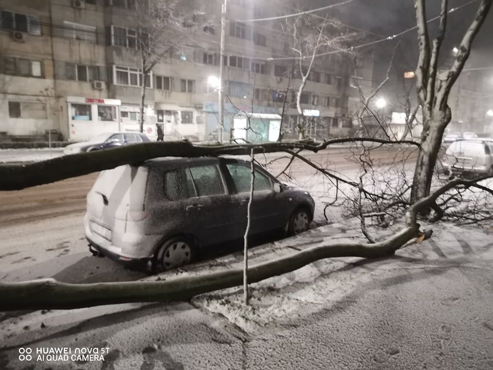 Update: Vizibilitate sub 20 de metri pe drumurile din județ