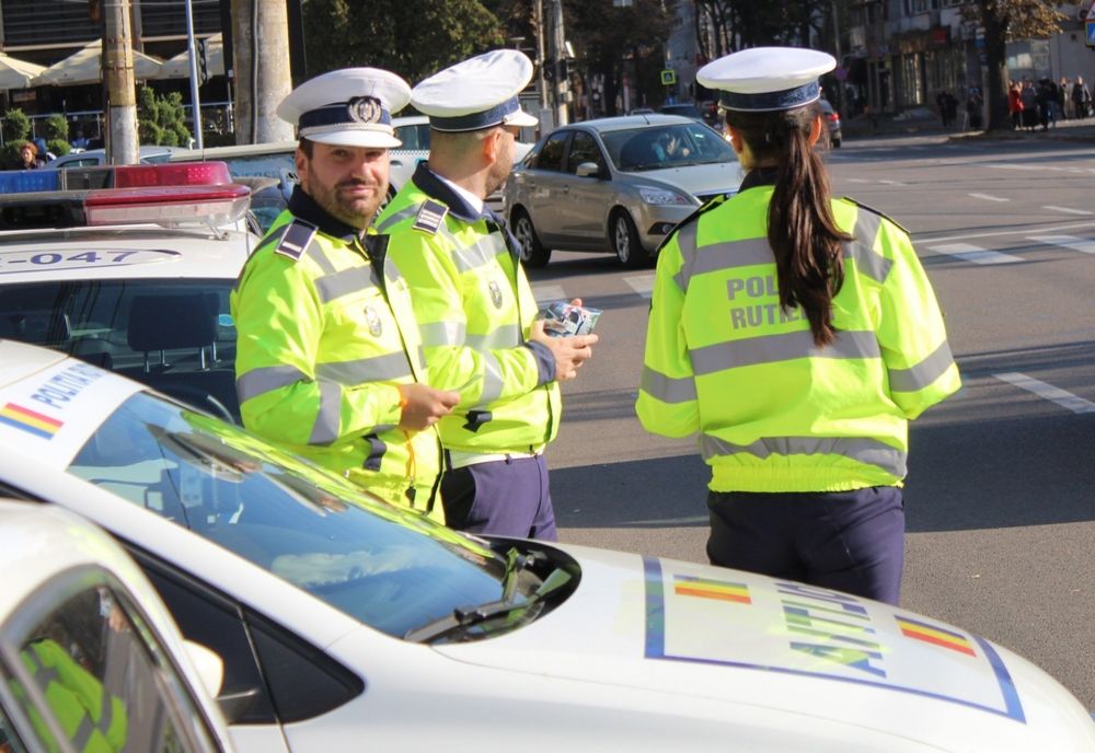 Peste 500 de sancţiuni contravenţionale aplicate de polițiști în weekend