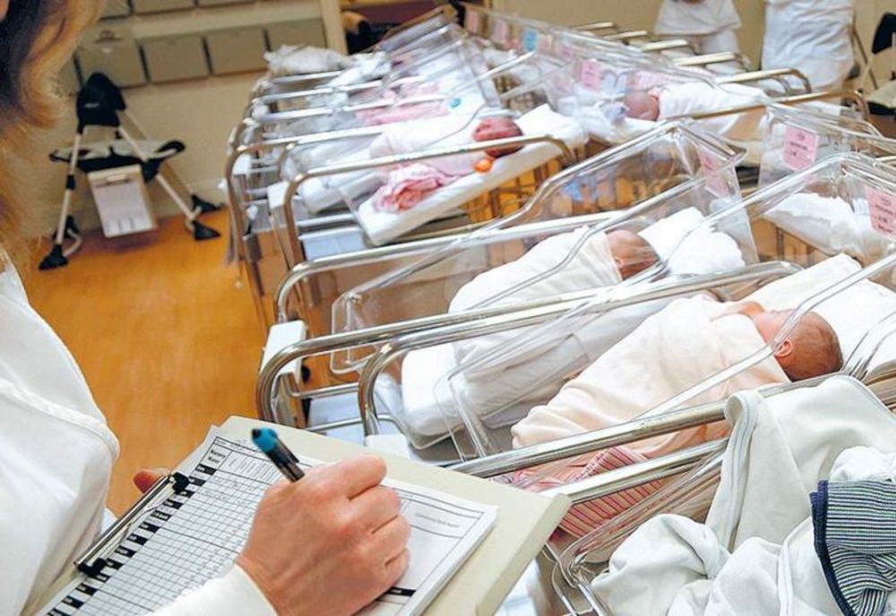 Mai multe nașteri, dar și mai multe decese în martie decât în februarie