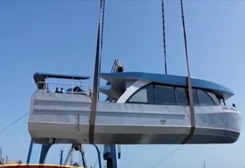 A fost lansată la apă șalupa Primăriei Brăila, destinată curselor de agrement