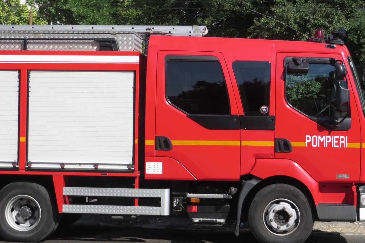 Bătrână din Șuțești salvată de pompieri din albia veche a râului Buzău