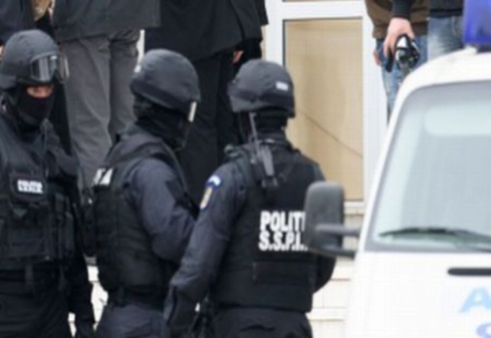 Percheziții la dealerii de droguri din Brăila