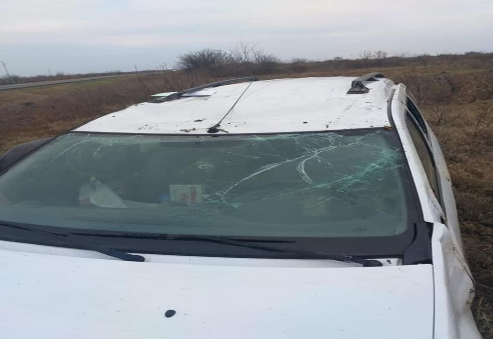 Un șofer de 21 de ani s-a răsturnat pe un drum județean
