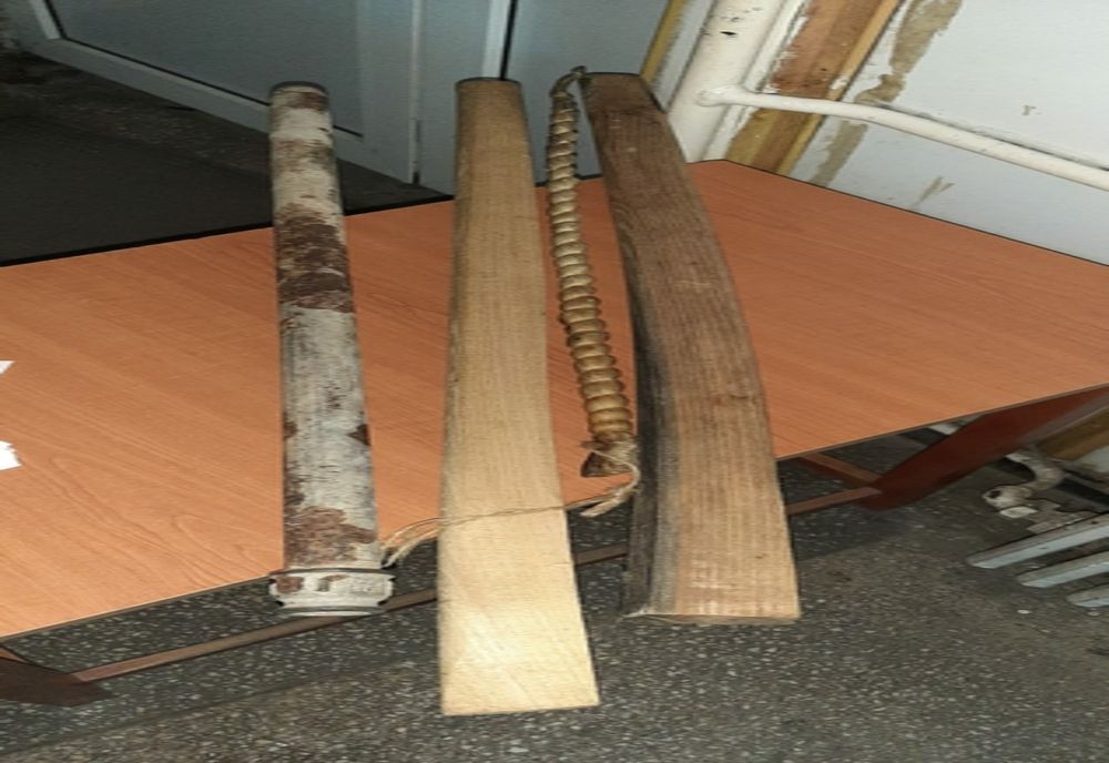 Jandarmii brăileni au găsit în mașina unui brăilean mai multe obiecte periculoase