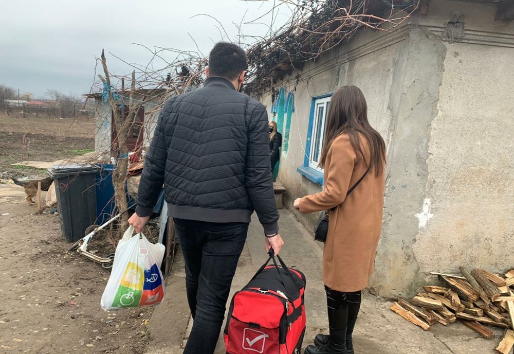 Daruri pentru 12 familii nevoiaşe din judeţele Galaţi şi Brăila