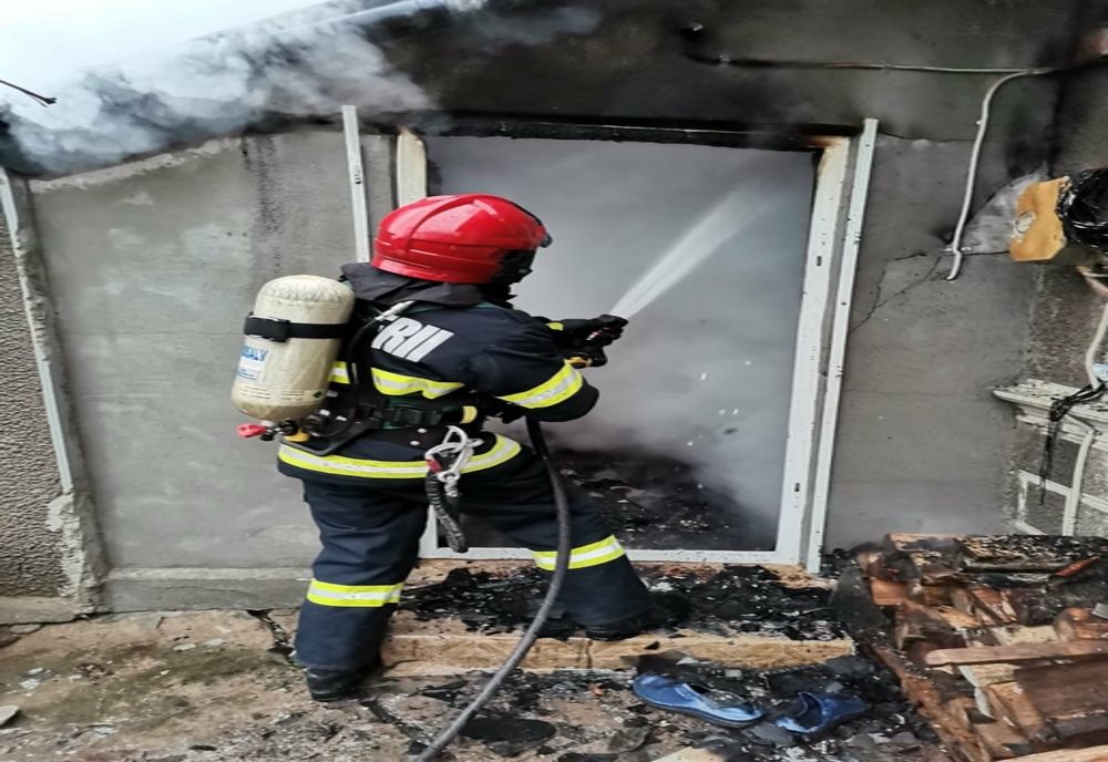 Pagube mari la un atelier mecanic în urma unui incendiu produs astăzi dimineață
