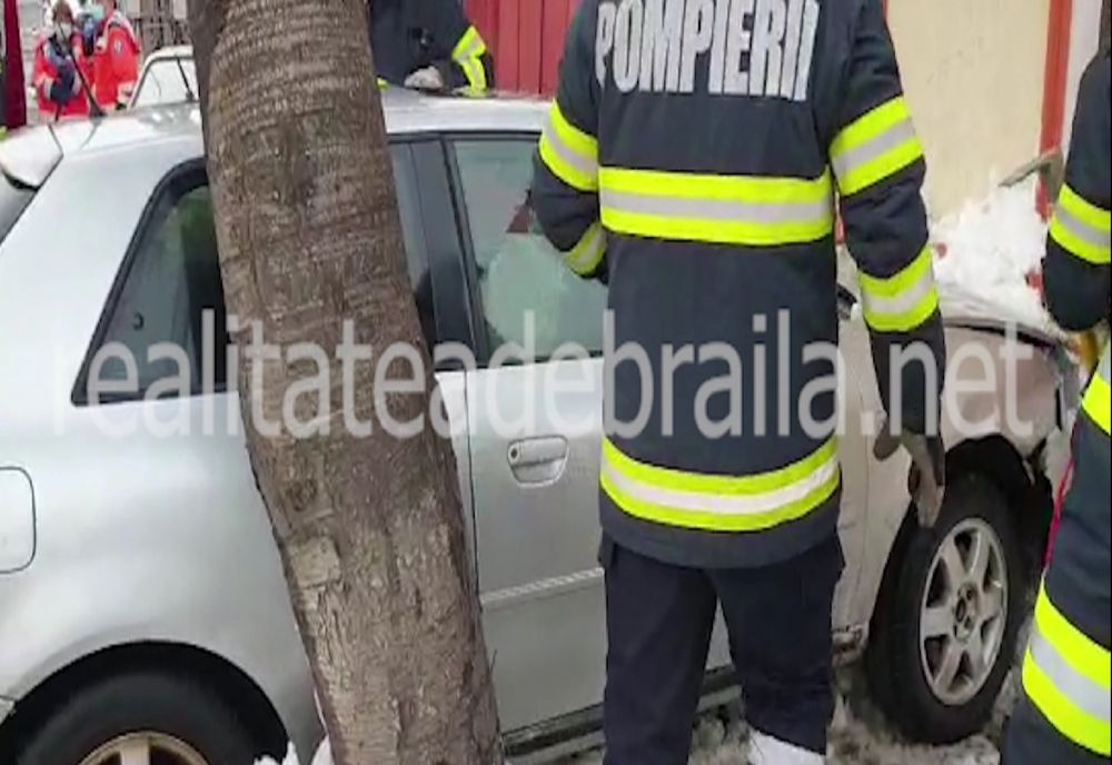 Un șofer drogat a intrat cu mașina în peretele unei case