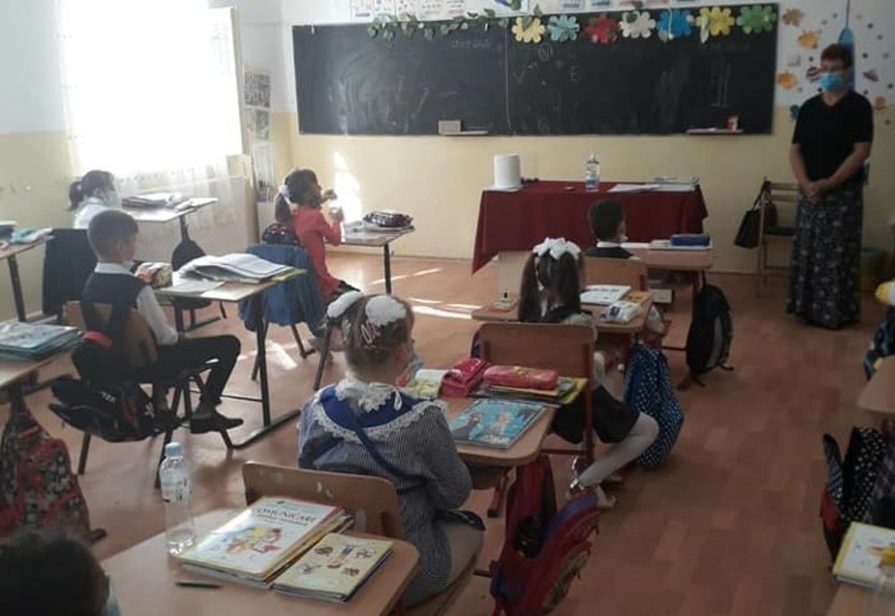 Doar școlile din 4 comune vor începe cursurile în scenariul galben. În restul județului Brăila se va începe școala în scenariul verde, cu toți elevii în clase