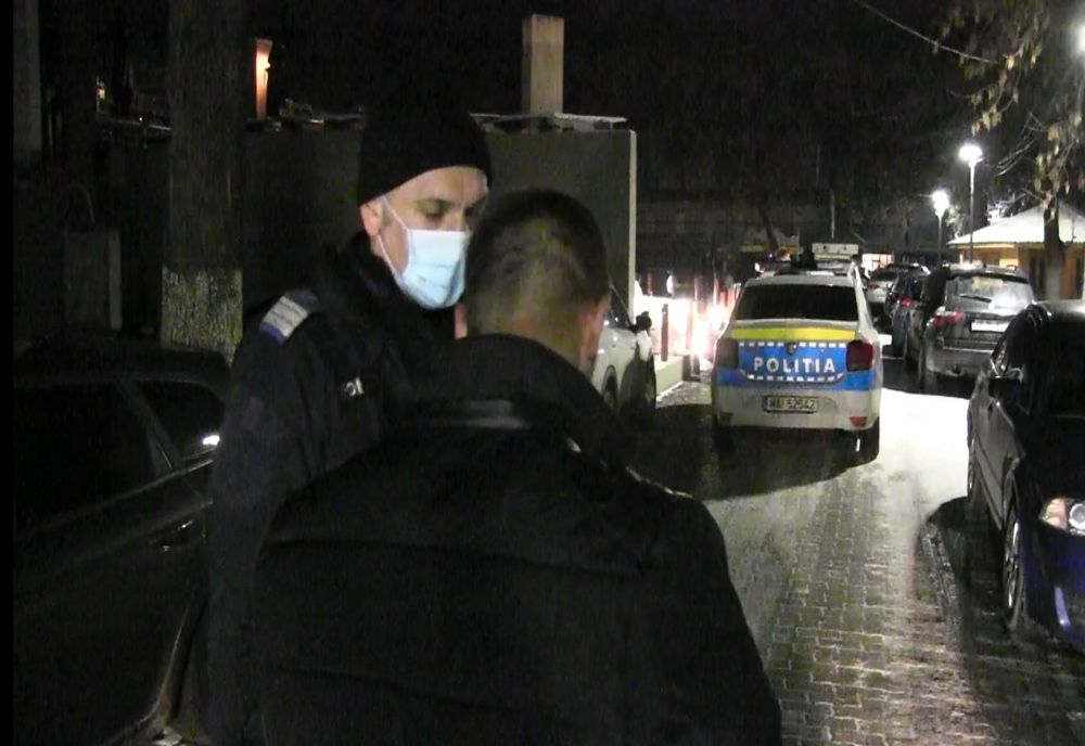 Petrecere cu 10 persoane oprită de polițiști în comuna Visani
