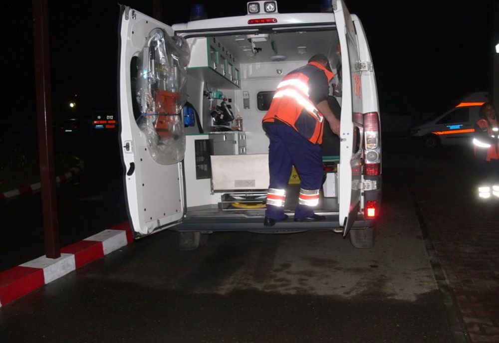 Foto: Accident pe Dunăre. O barcă de agrement a intrat într-o barcă pescărească