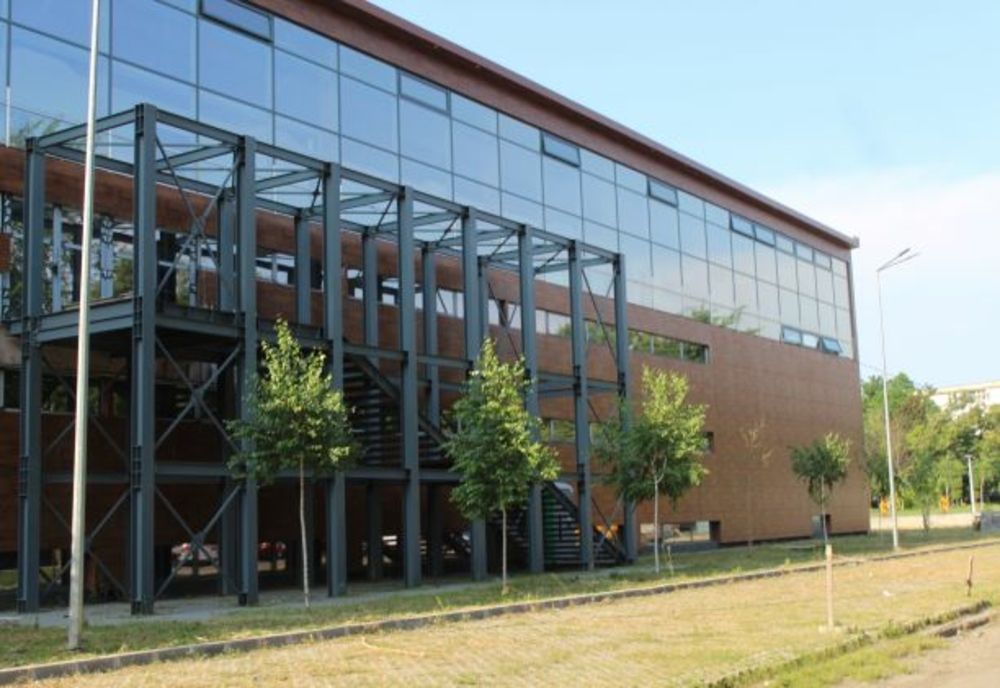 Ministrul  Cseke Attila va cere rezilierea contractului cu constructorul Bazinului Olimpic