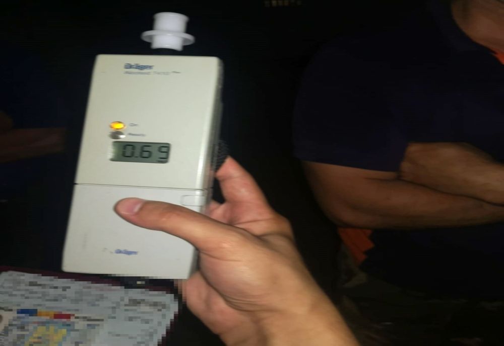 Polițiștii l-au mirosit că băuse înainte să se urce la volan