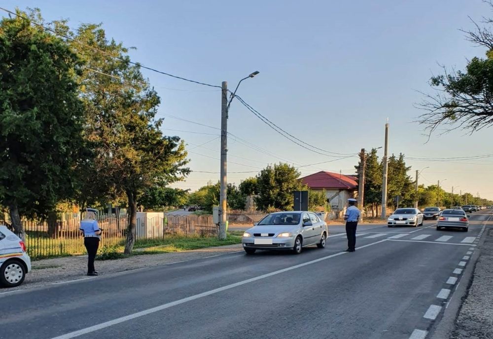 Peste 120 de vitezomani sancționati duminică de polițiști 