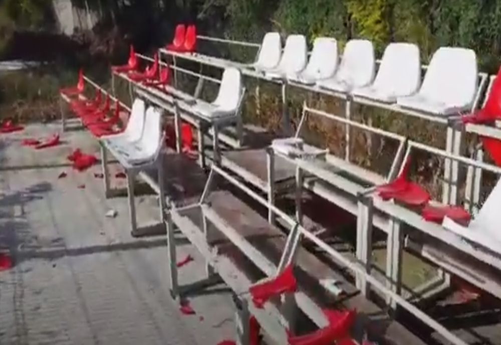 Tribuna stadionului din comuna Viziru vandalizată 