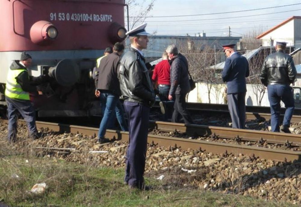Lovit mortal de tren când traversa calea ferată
