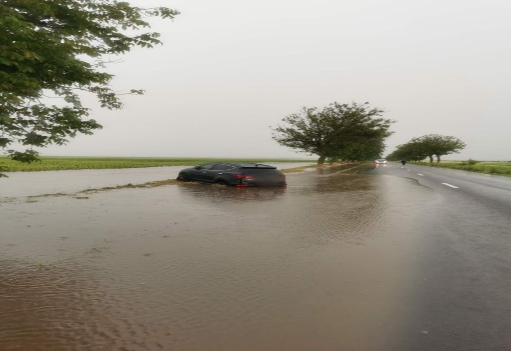 Ploi și ninsori până la ora 18