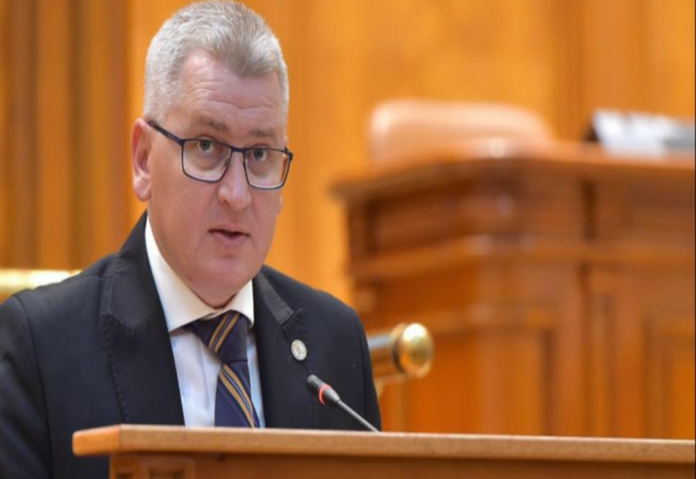  USR cere chemarea lui Florin Roman în faţa Parlamentului: Nu are ce căuta la Ministerul Cercetări
