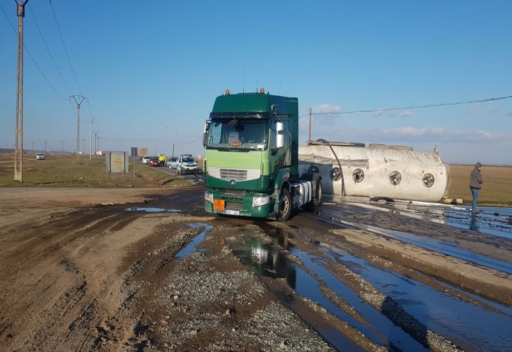 Foto+video: Cisternă răsturnată pe DJ212