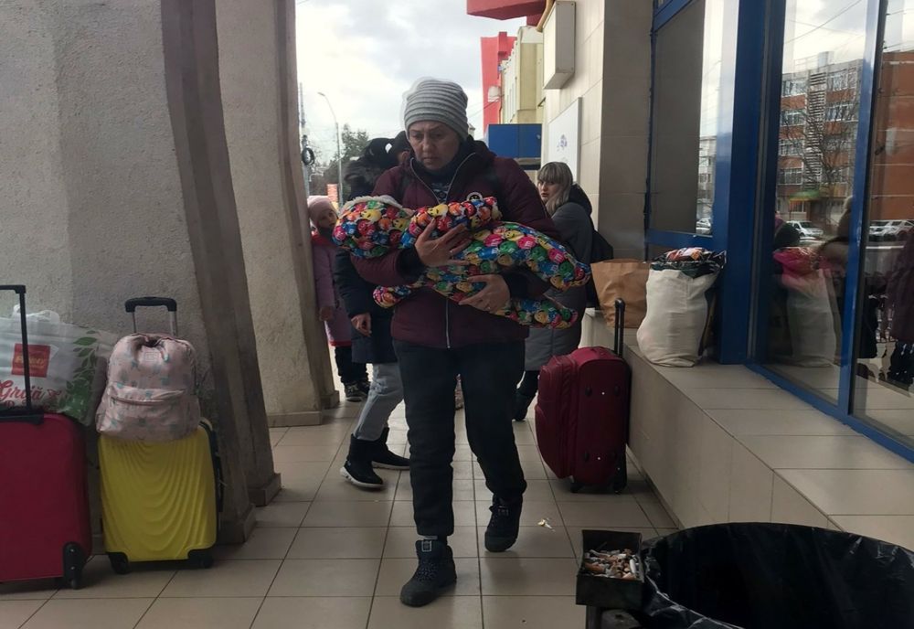 Un grup de 68 de refugiați din Ucraina au plecat astăzi din Brăila, cu trenul, spre București