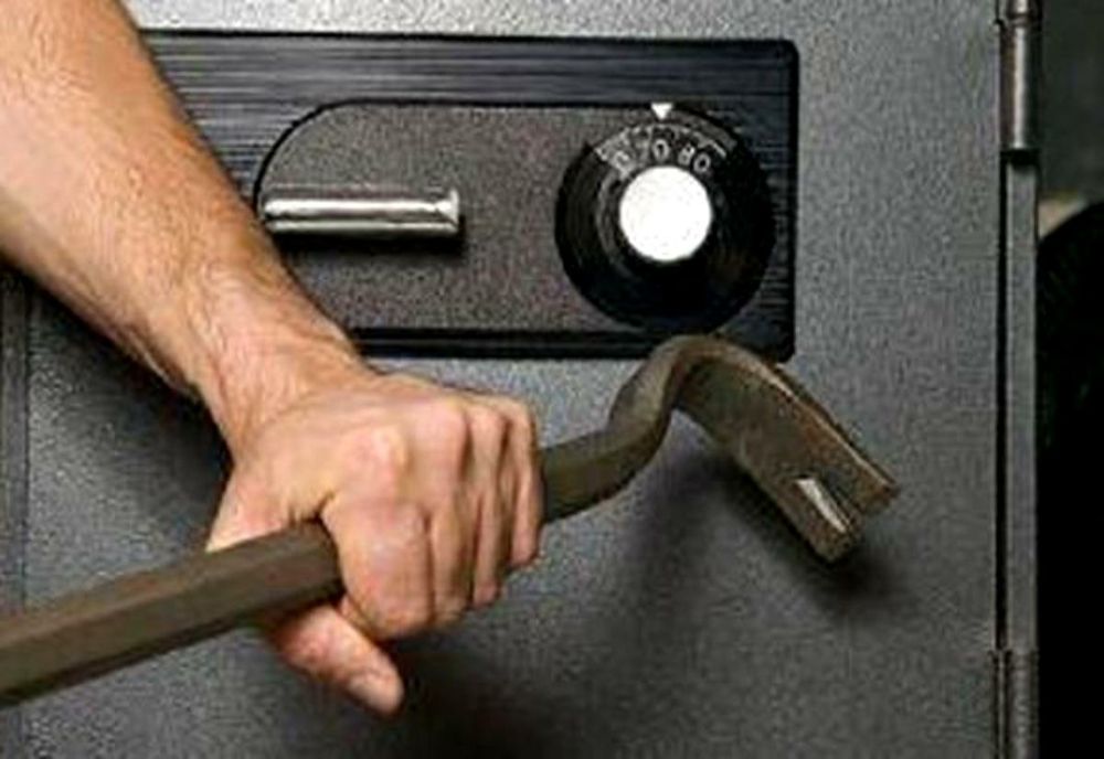 Hoții au fugit cu seiful din casa unui brăilean