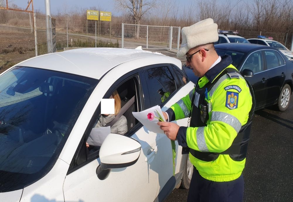 Intervenție cu flori a polițiștilor brăileni