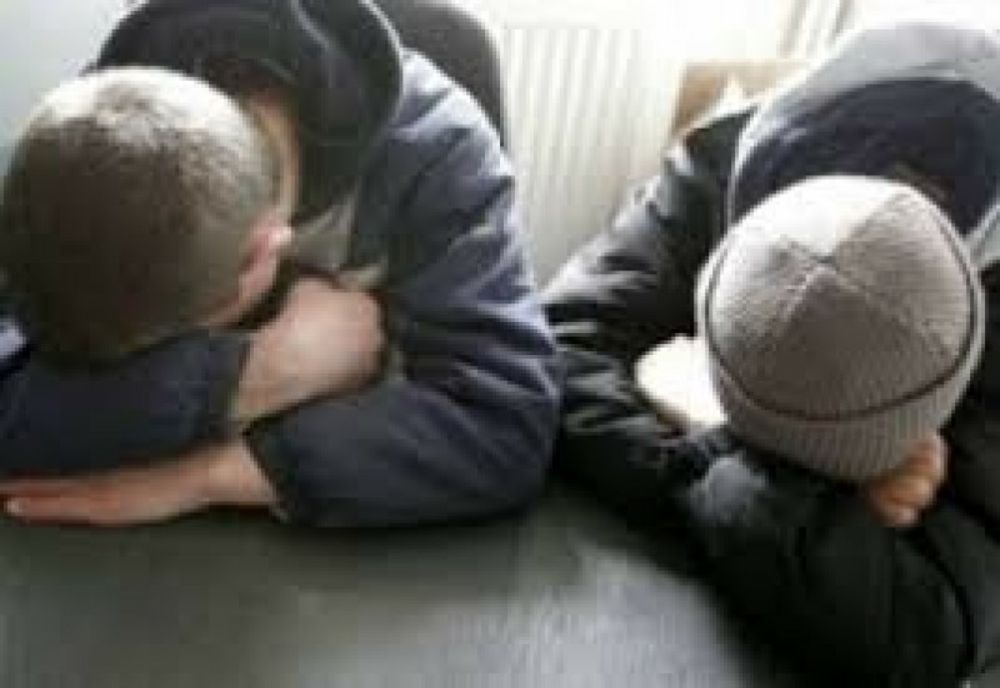 Trei minori bănuiți de furturi repetate dintr-un magazin