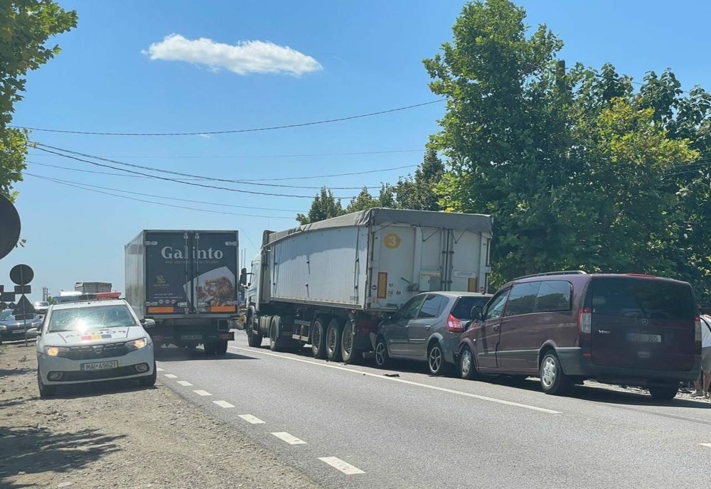 Accident cu trei autovehicule implicate pe DE 584, la ieșirea din localitatea Viziru spre Însurăței 