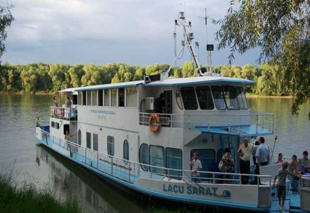 Se reiau cursele de agrement cu navele ”Lacu Sărat” și ”Chira Chiralina”