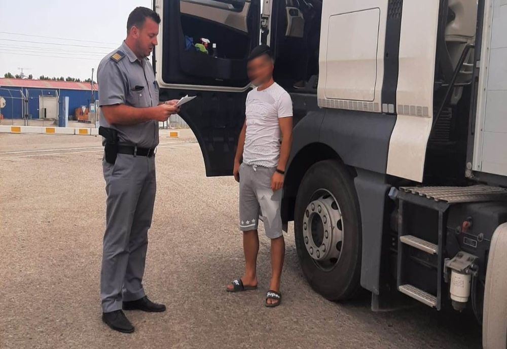 Carte Verde falsă procurată cu 200 de euro