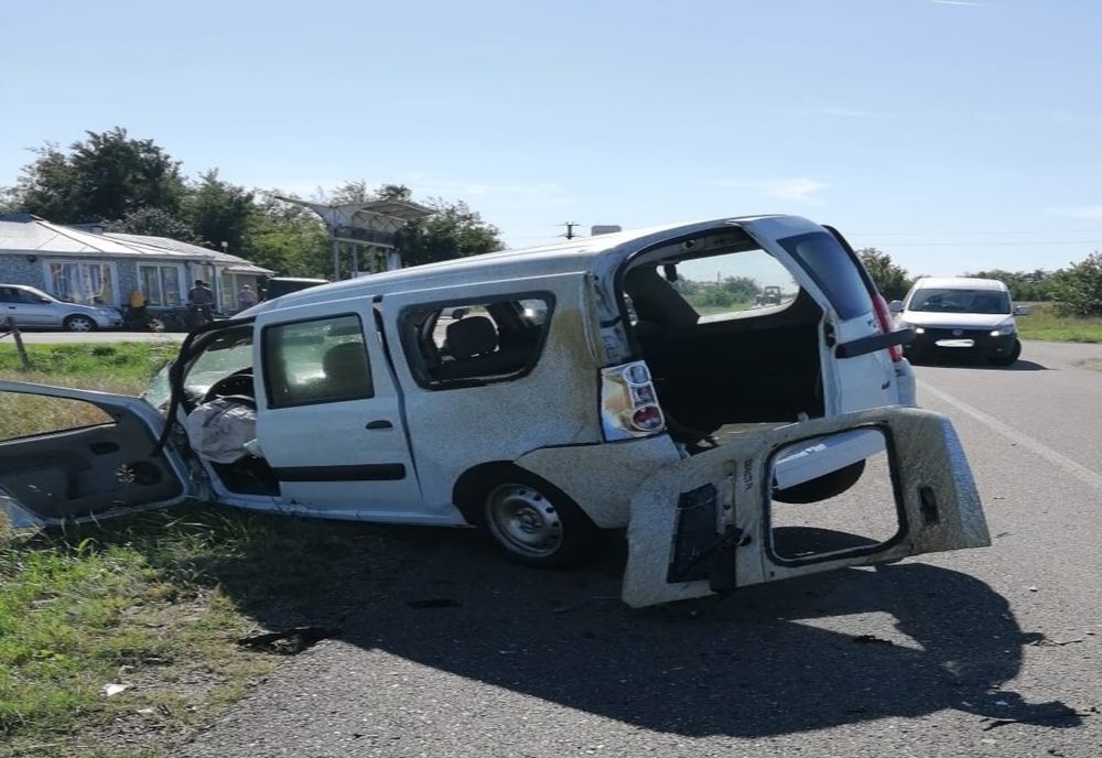 Foto: Accident grav pe DJ203I, în localitatea Scutelnici. Două persoane decedate și un minor preluat de elicopterul SMURD
