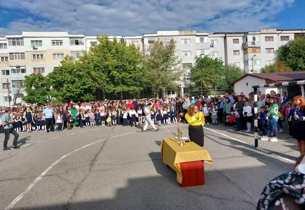 Polițiștii brăileni alături de elevi la început de an școlar