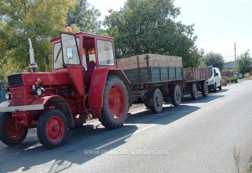Brăilean fără permis de conducere, depistat conducând un tractor cu remorcă neînmatriculată