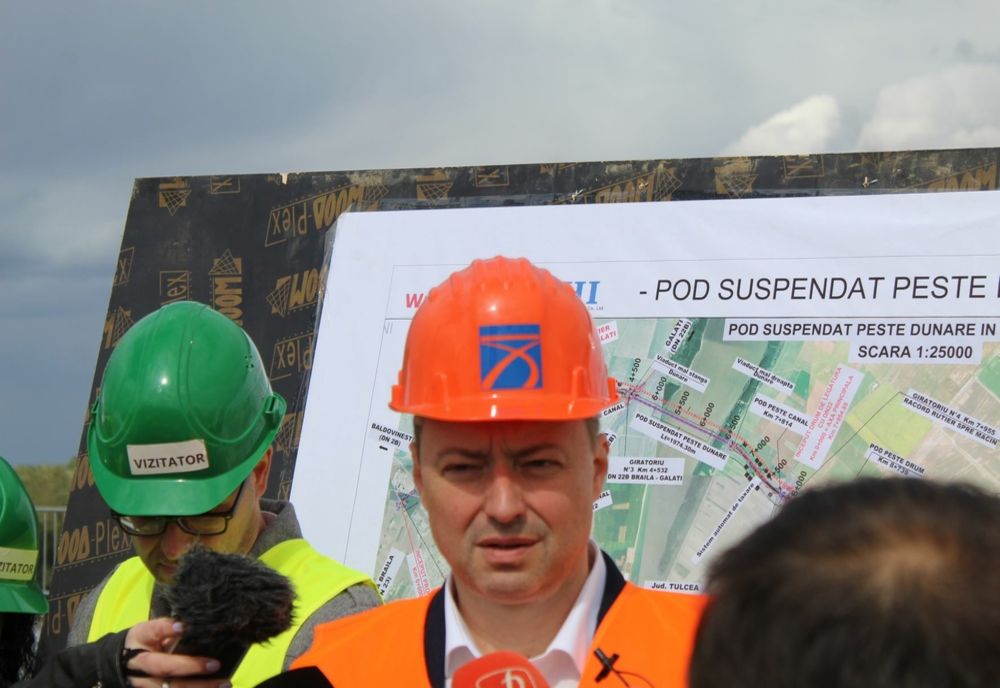 Reprezentantul asociatului italian (WeBuild), s-a angajat public să finalizeze parțial lucrările și să deschidă circulația pe pod și pe drumurile de acces, anul acesta