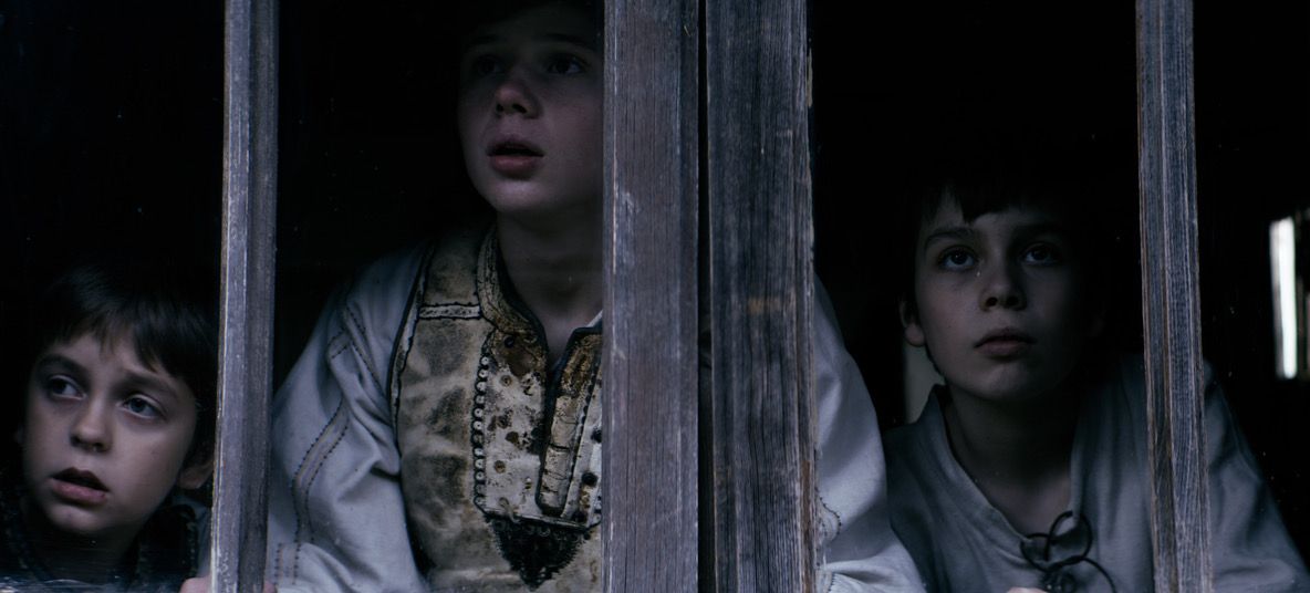 Pe 25 octombrie, regizorul Victor Canache și producătoarea Luana Georgiță vin la Brăila pentru o proiecție specială  a filmului Capra cu Trei Iezi