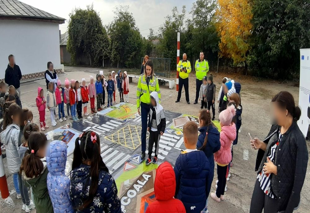 Activități ale polițiștilor brăileni pentru prevenirea implicării elevilor în accidente rutiere sau evenimente școlare 