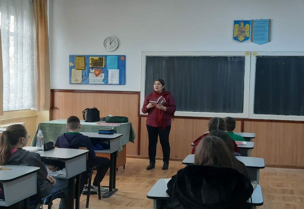 Ziua Naţională fără Tutun este marcată în a treia joi din luna noiembrie, în scopul sensibilizării populației României în ceea ce privește beneficiul renunțării la fumat